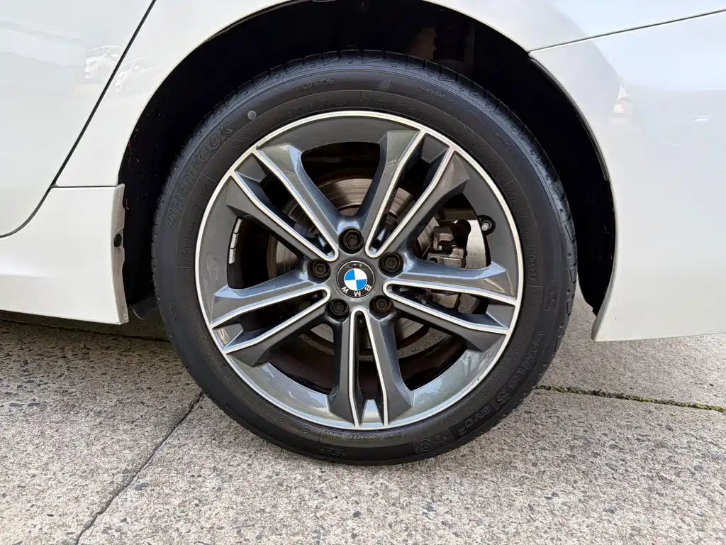 BMW 1 Series 2021 — фото 10