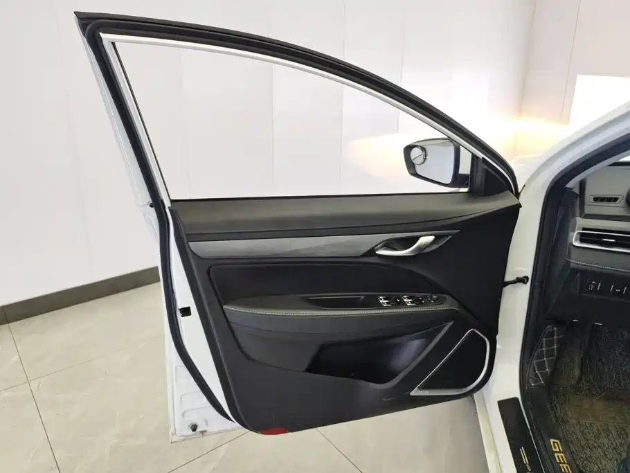 Geely Emgrand 2022
