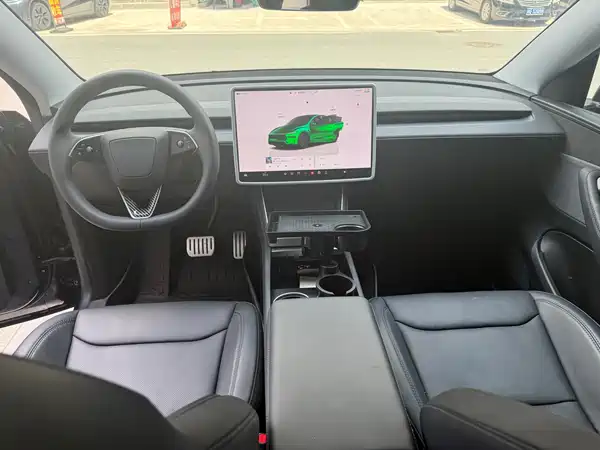 Tesla Model Y 2025