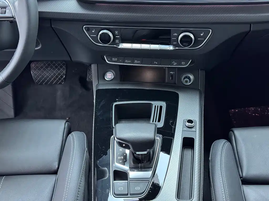 Audi Q5L 2023 — фото 12