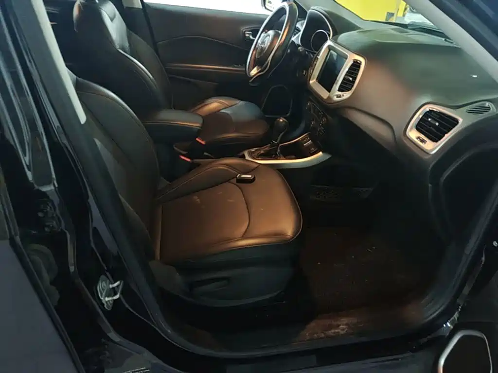 Jeep Compass 2019 — фото 25