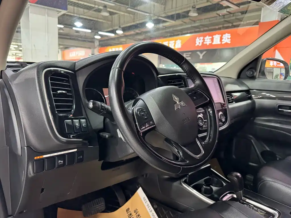Mitsubishi Outlander 2017 — фото 12
