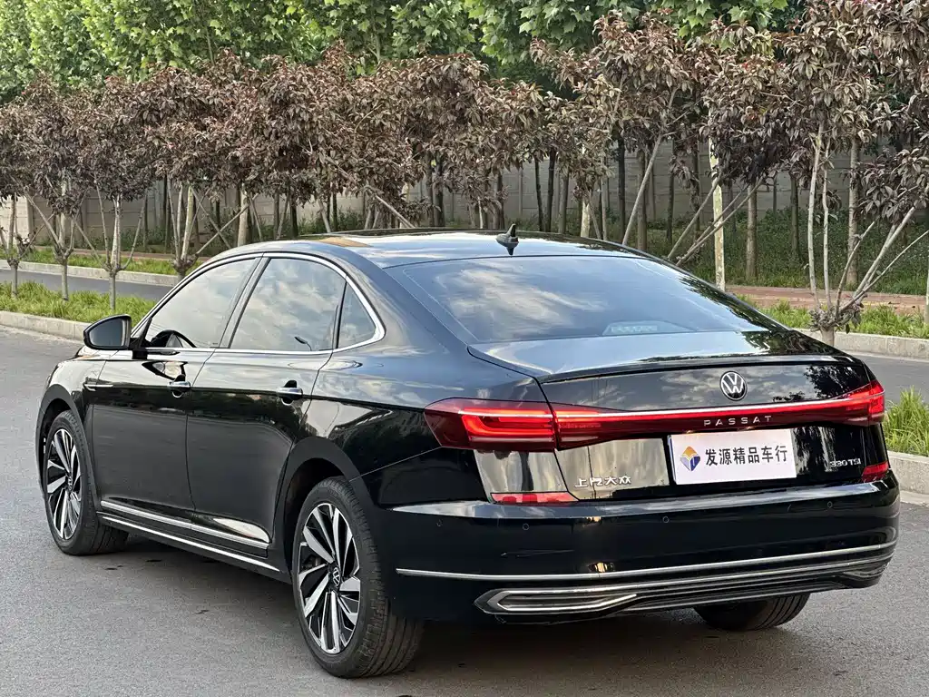 Volkswagen Passat 2023 — фото 20