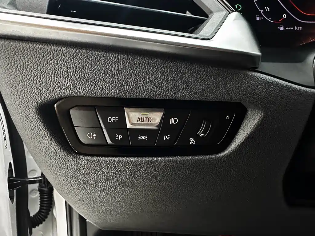 BMW 3 Series 2021 — фото 18