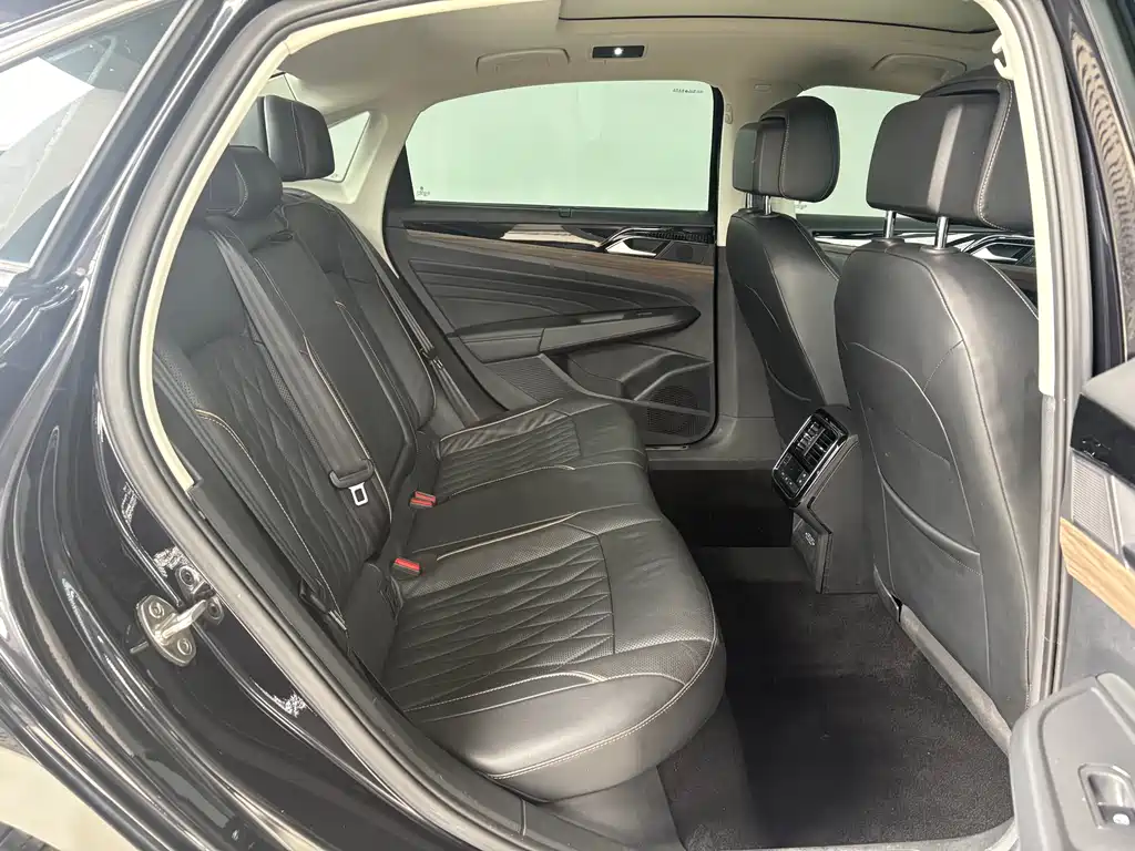 Volkswagen Passat New Energy 2020 — фото 12