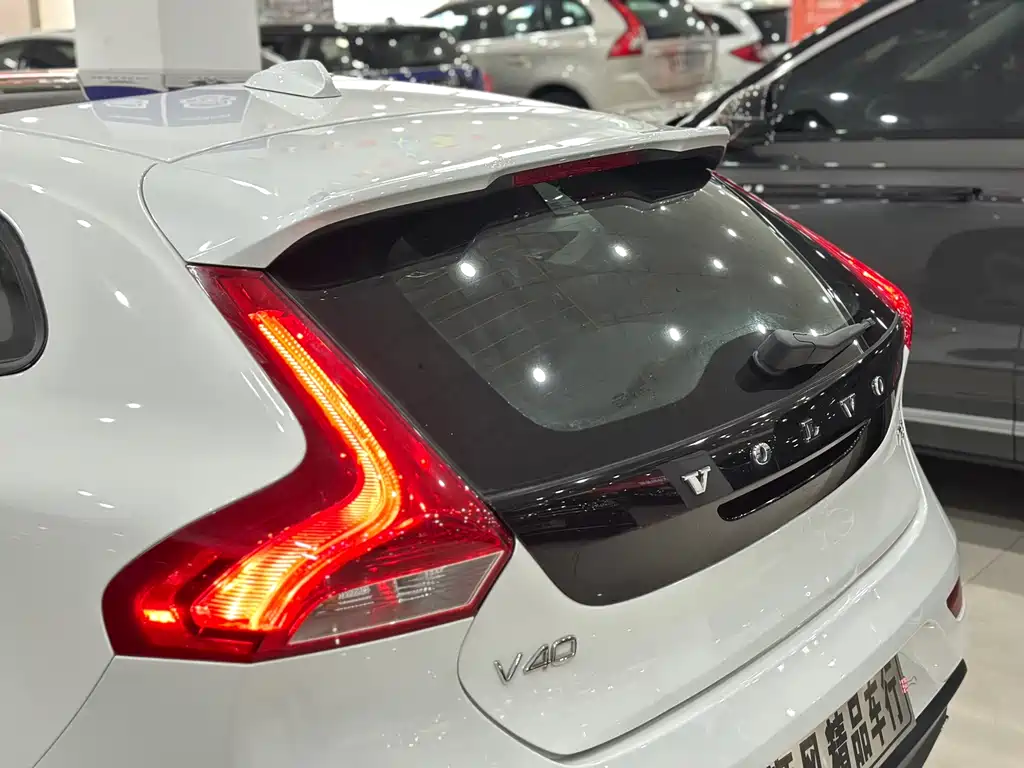 Volvo V40 2016 — фото 26