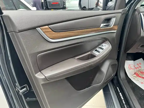 Roewe RX8 2021