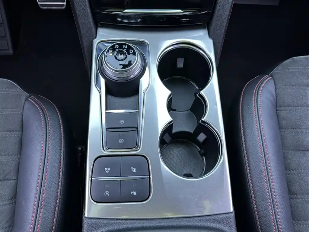 Ford Escape 2020 — фото 15