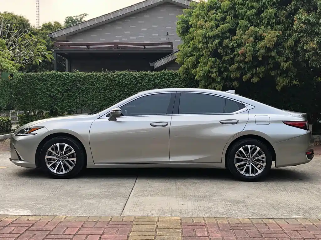 Lexus ES 2022 — фото 4