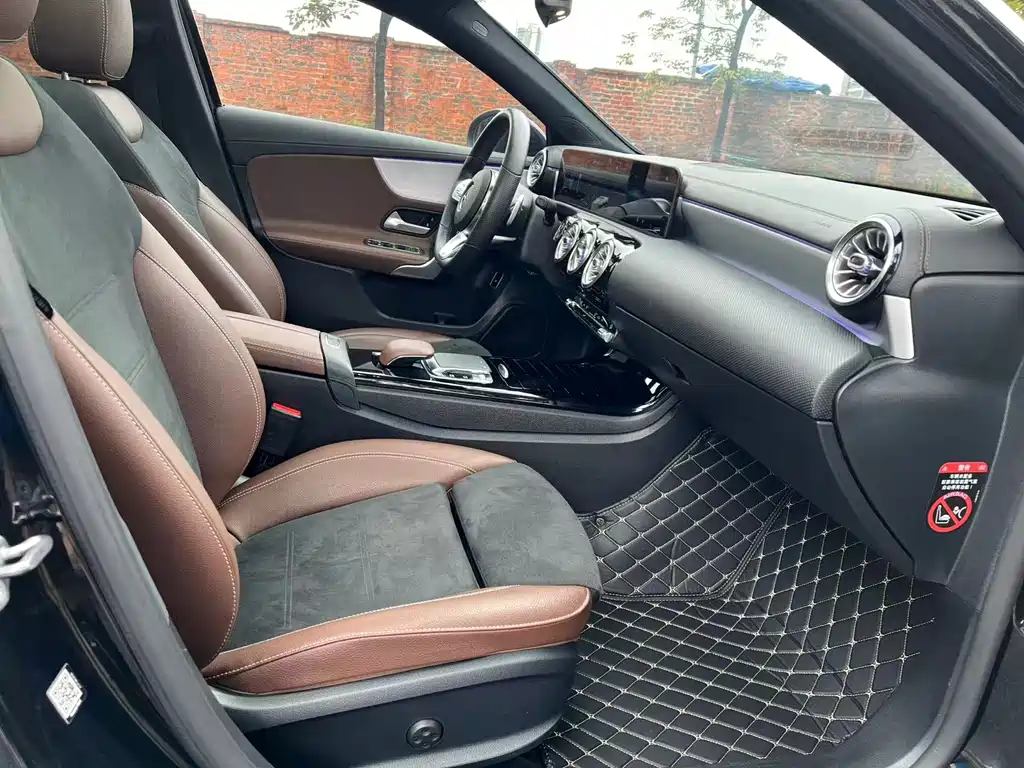 Mercedes-Benz A-Class 2019 — фото 12
