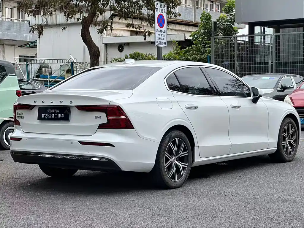 Volvo S60 2024 — фото 10