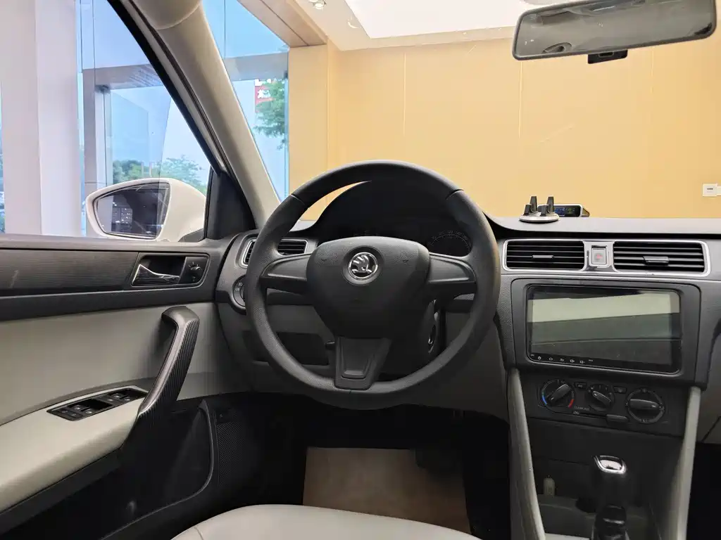 Skoda Rapid 2016 — фото 14