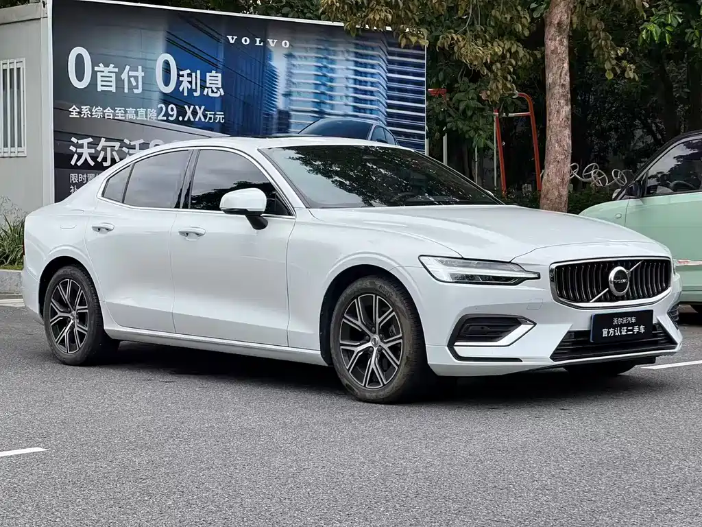 Volvo S60 2024 — фото 2