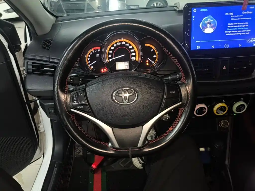 Toyota Yaris L 2023 — фото 11