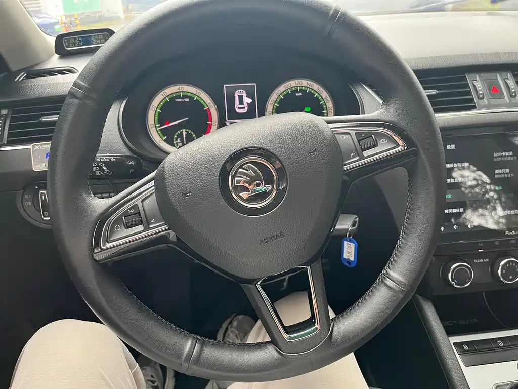 Skoda Octavia 2016 — фото 13