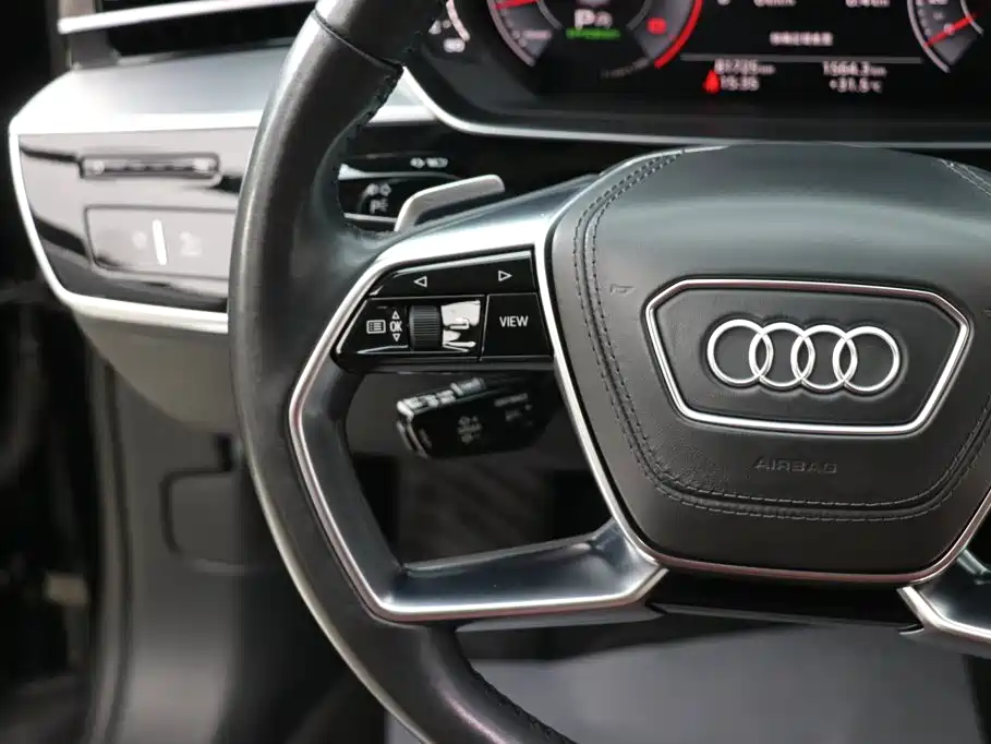 Audi A8 2018 — фото 16