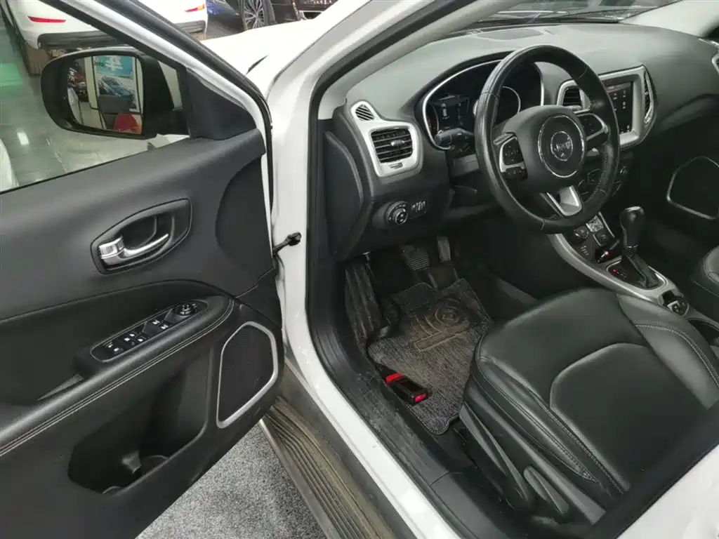 Jeep Compass 2019 — фото 16