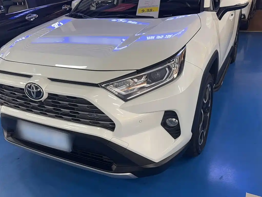 Toyota RAV4 2019 — фото 3