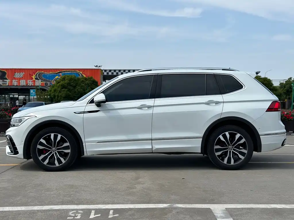 Volkswagen Tiguan L 2024 — фото 22
