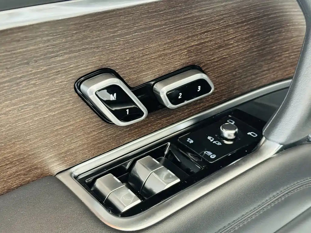Land Rover Range Rover 2022 — фото 16