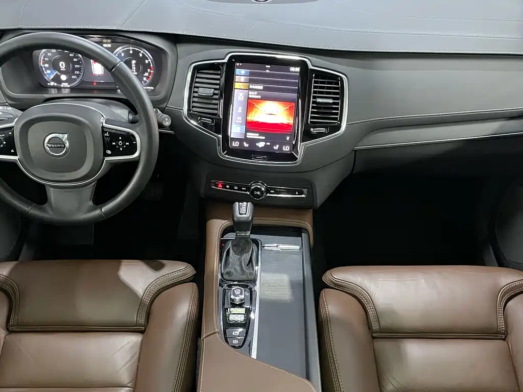Volvo XC90 2019 — фото 10