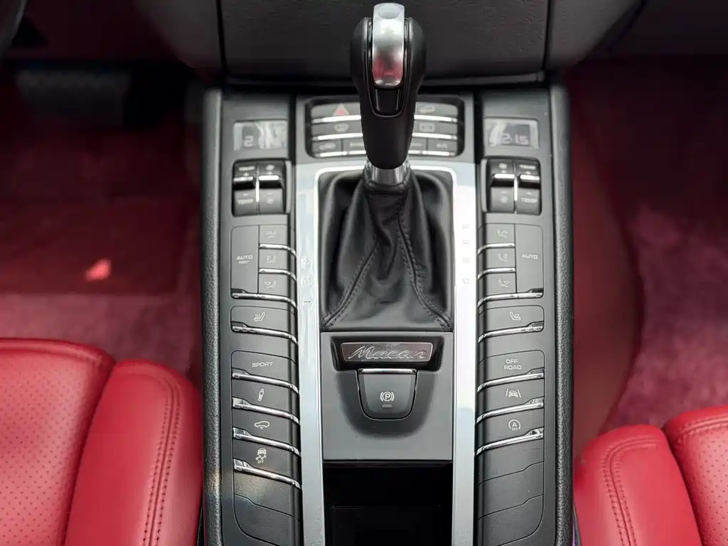 Porsche Macan 2017 — фото 12
