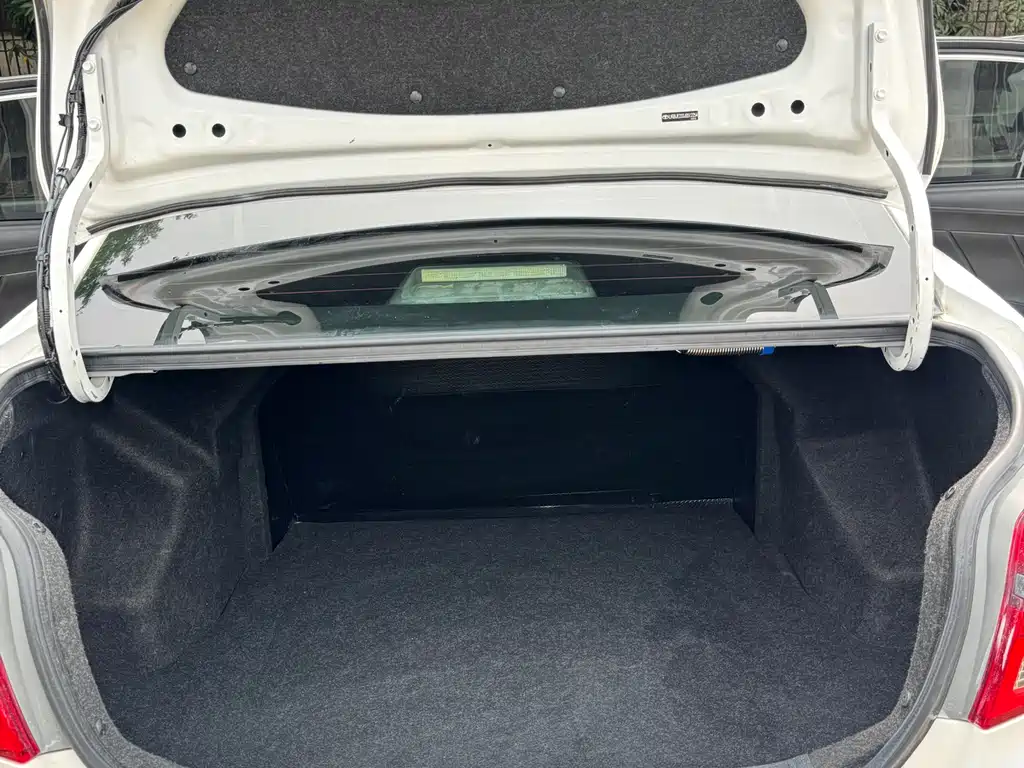 Toyota Yaris L 2018 — фото 11