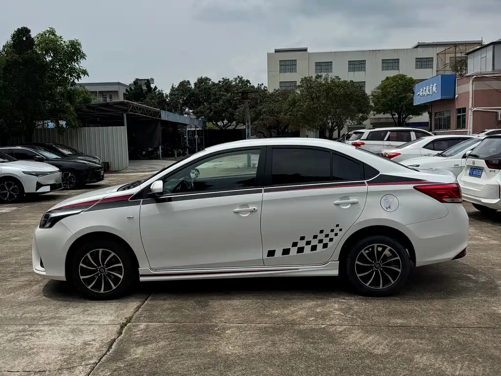 Toyota Yaris L 2018 — фото 6