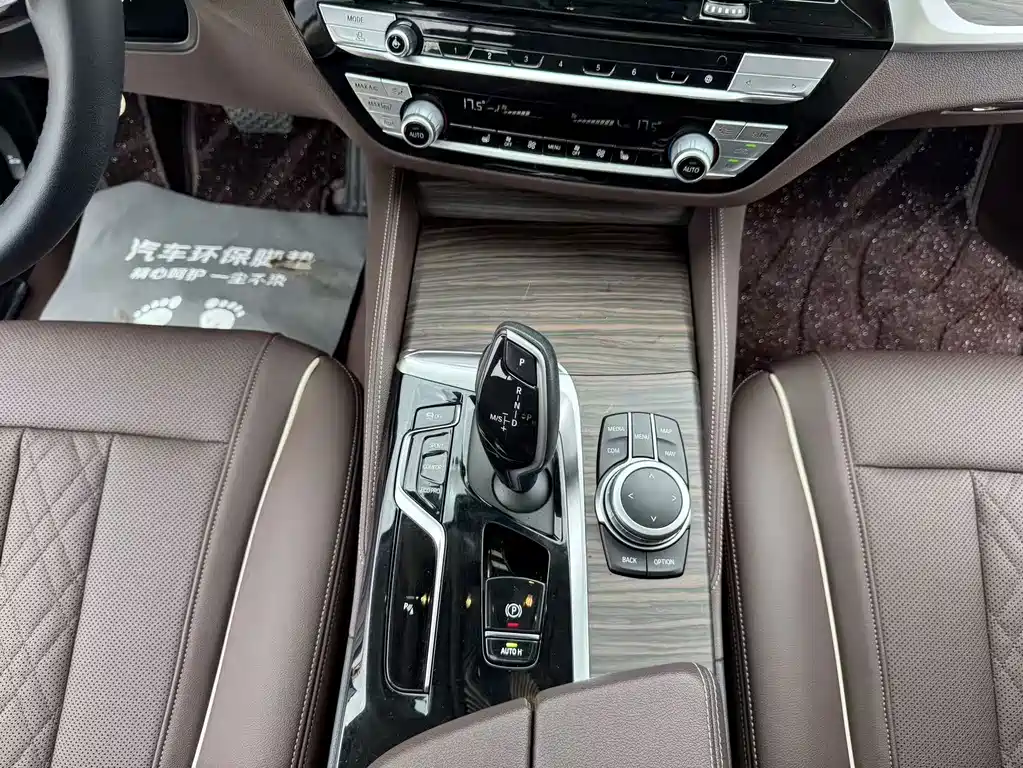 BMW 5 Series 2022 — фото 33