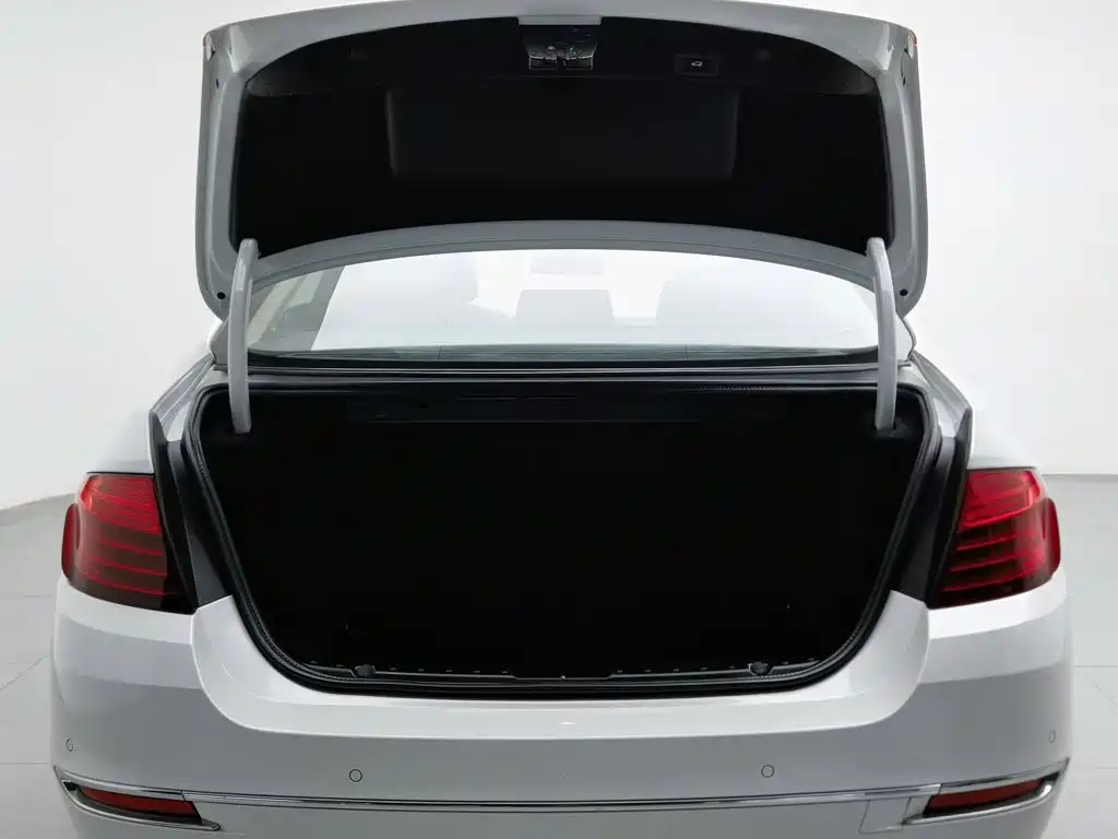 BMW 5 Series 2016 — фото 16