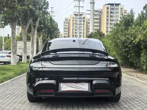 Xiaomi SU7 2025