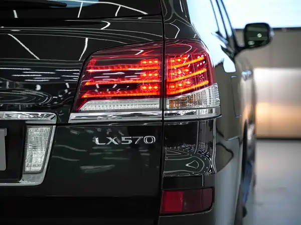 Lexus LX 2012