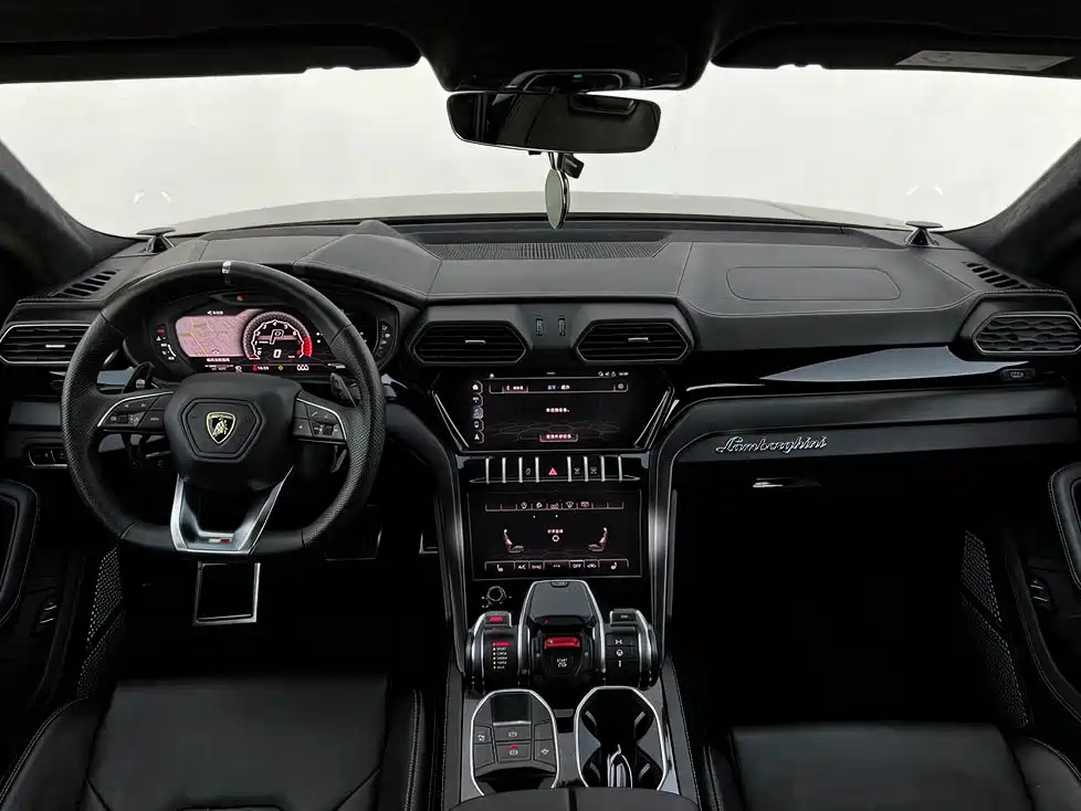 Lamborghini Urus 2020 — фото 10