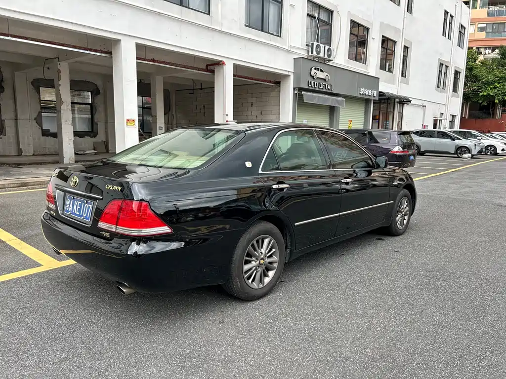 Toyota Crown 2005