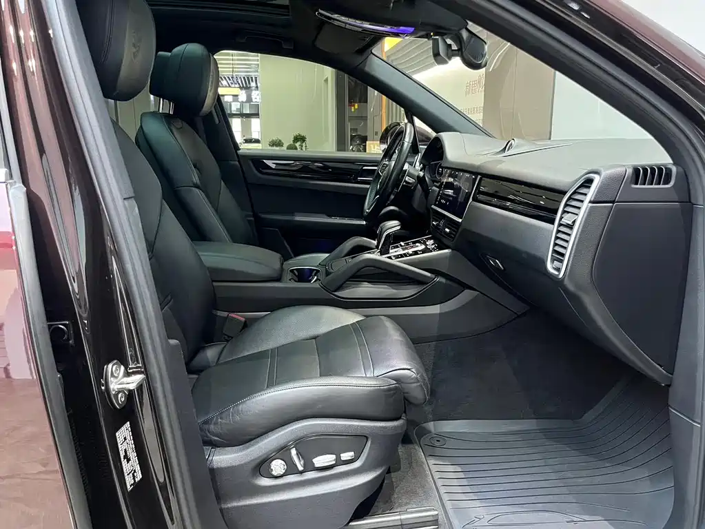 Porsche Cayenne 2018 — фото 12