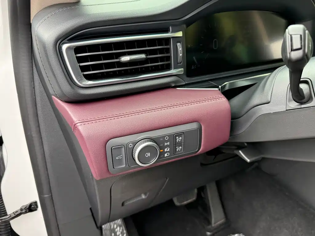 Ford Explorer 2023 — фото 25