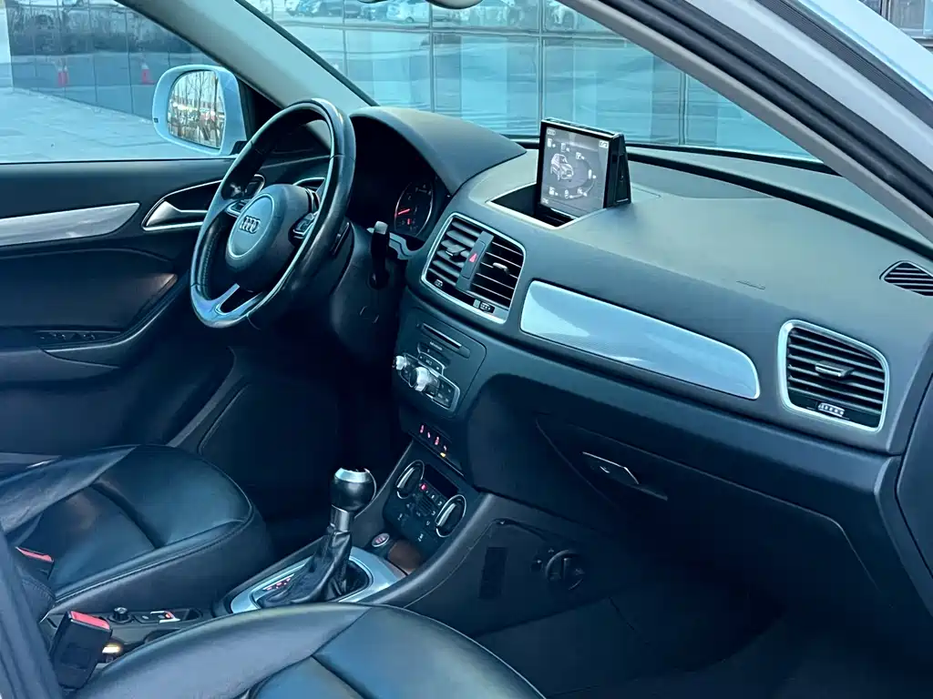 Audi Q3 2016 — фото 10