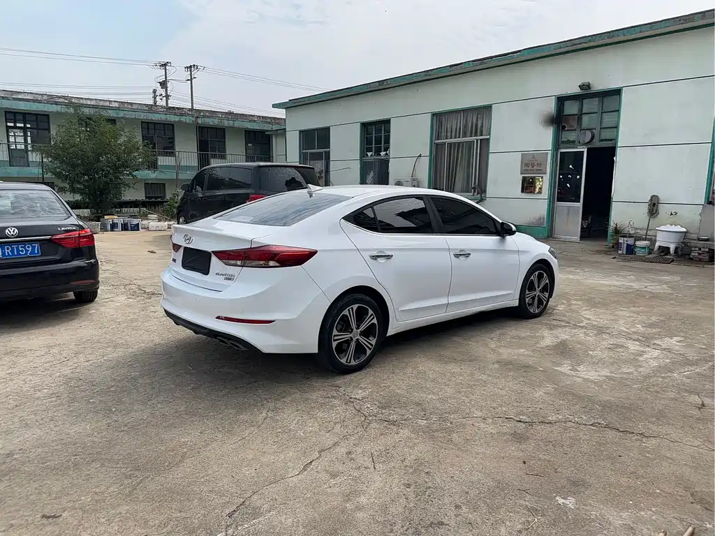 Hyundai Elantra 2018 — фото 4