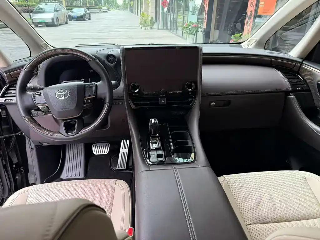 Toyota Alphard 2024 — фото 9