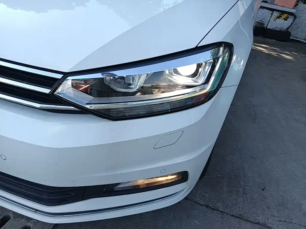 Volkswagen Touran 2017 — фото 24