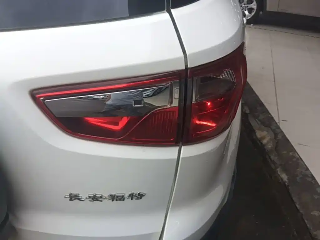 Ford Ecosport 2017 — фото 8