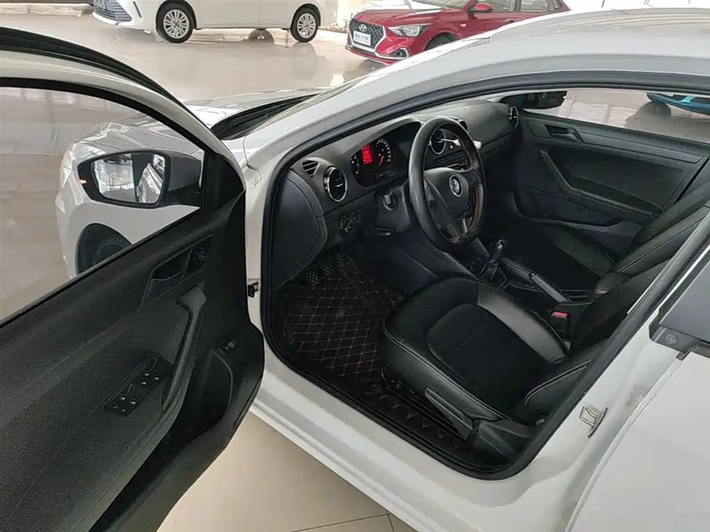 Volkswagen Jetta 2018 — фото 16