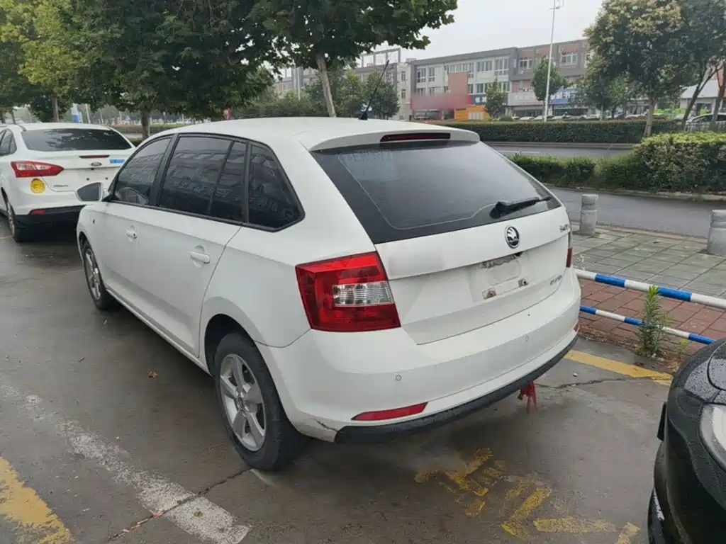 Skoda Rapid Spaceback 2015 — фото 5