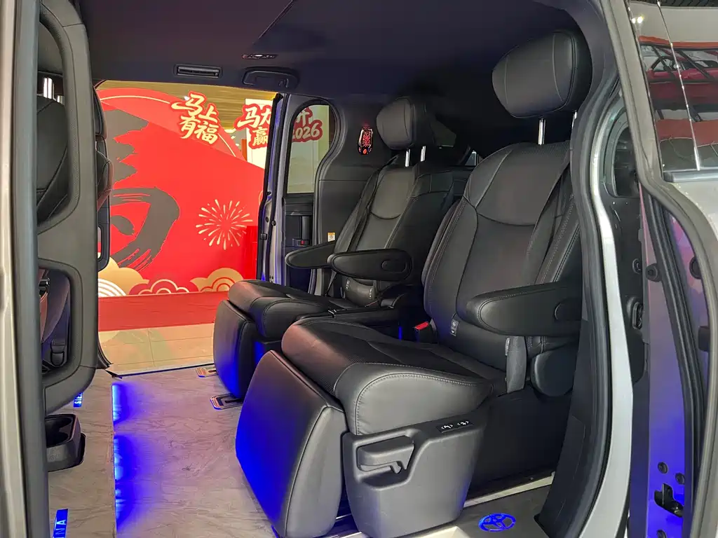 Toyota Sienna 2023 — фото 14