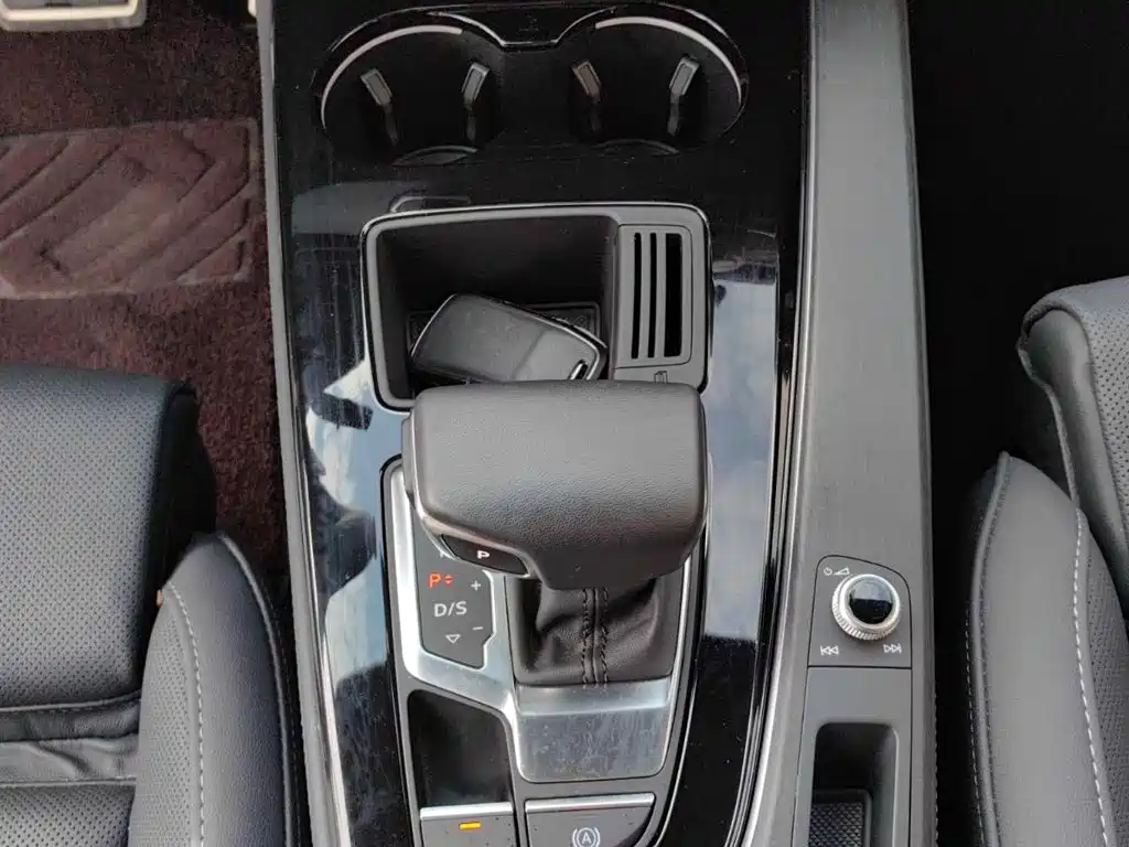 Audi A4L 2023 — фото 11