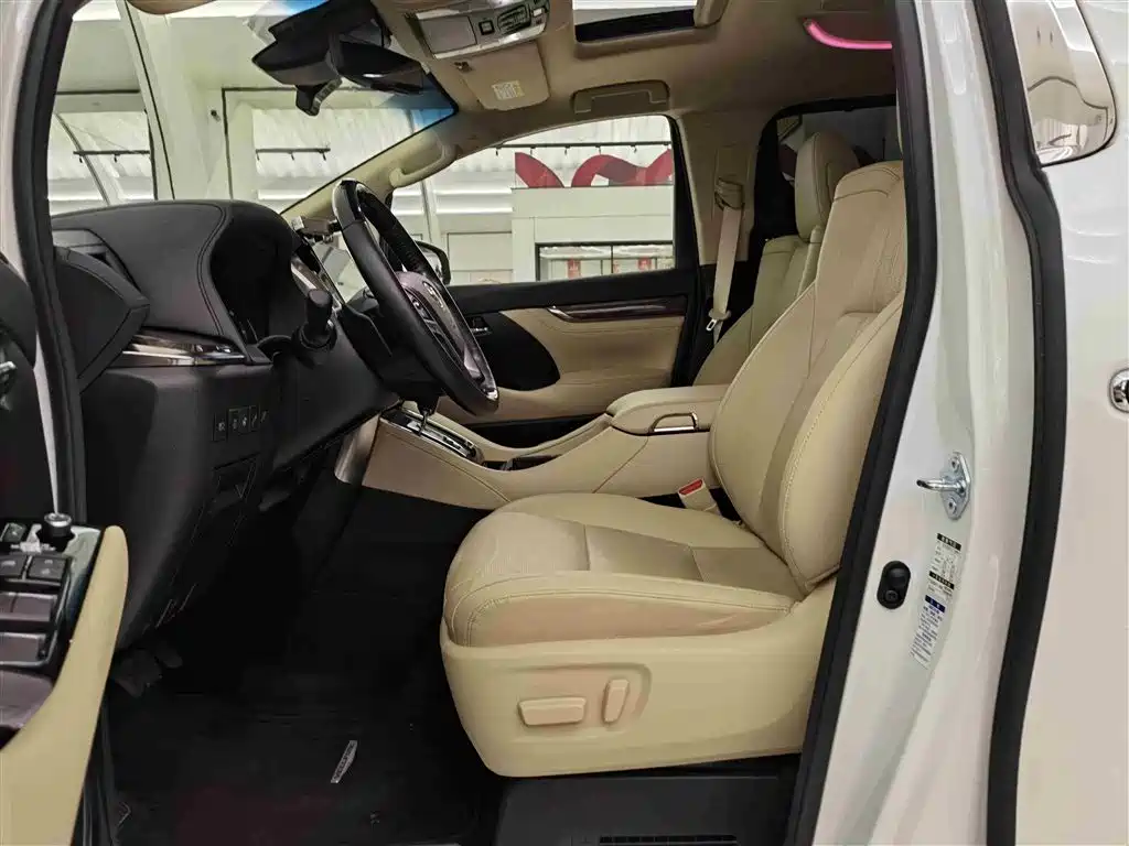 Toyota Vellfire 2022 — фото 10