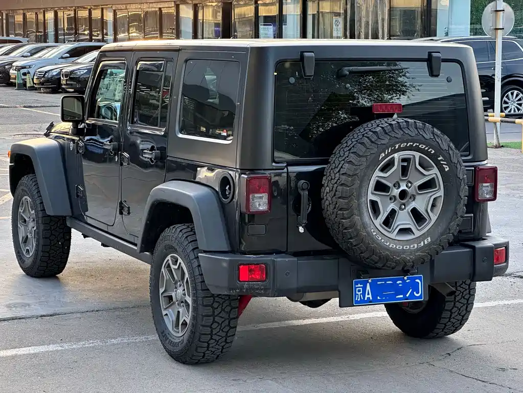 Jeep Wrangler 2016 — фото 13
