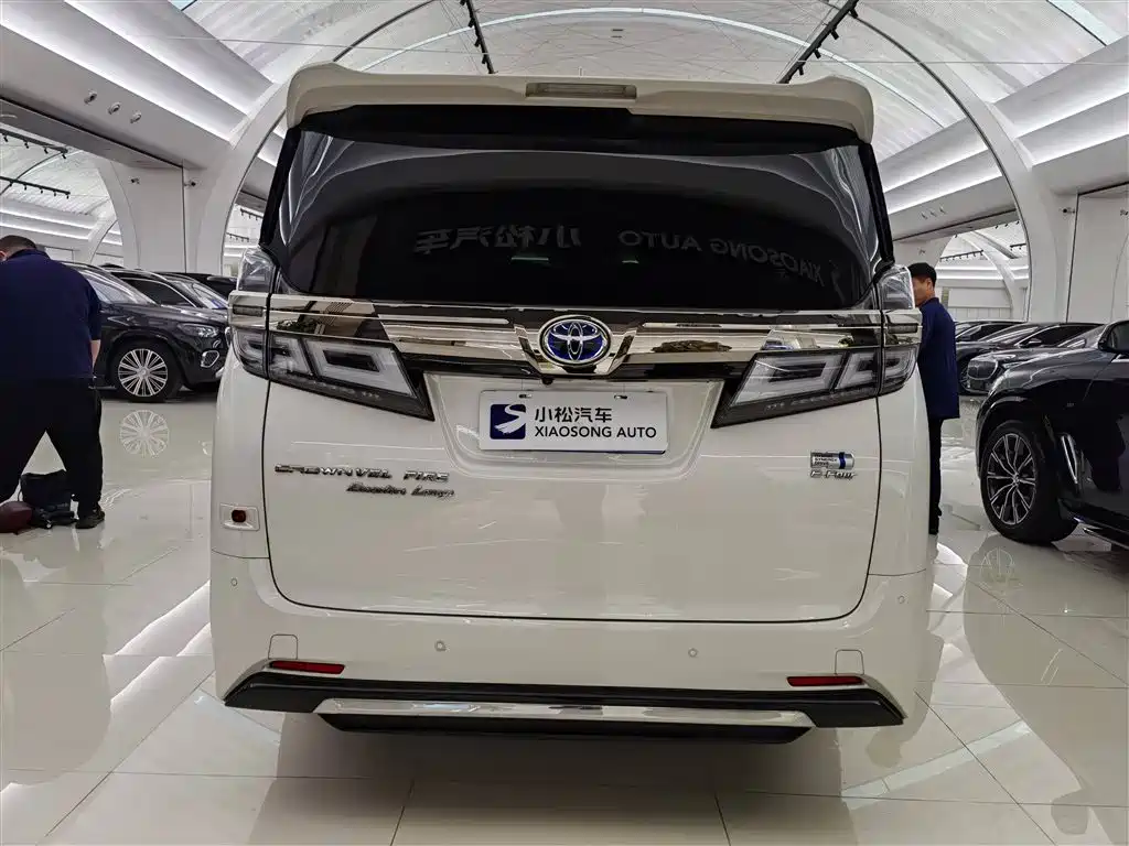 Toyota Vellfire 2022 — фото 3