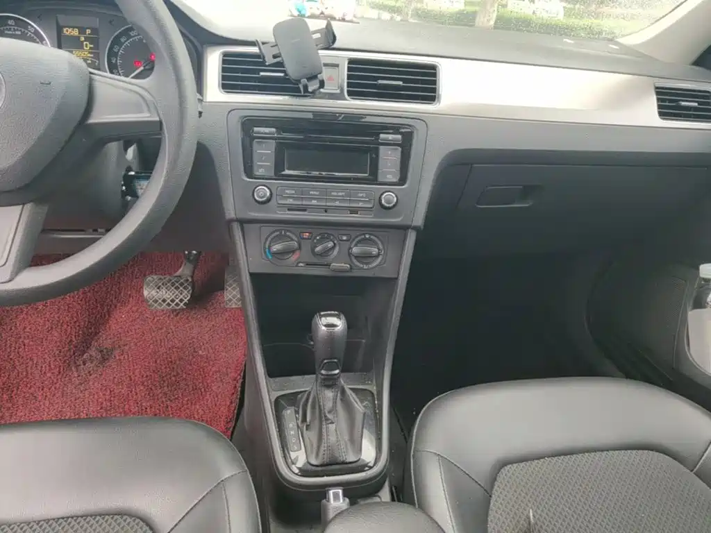 Skoda Rapid Spaceback 2015 — фото 13