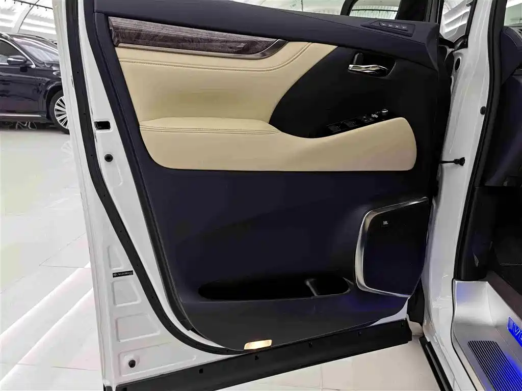 Toyota Vellfire 2022 — фото 7